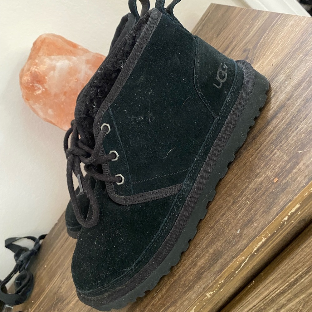 Neumel Black Uggs
